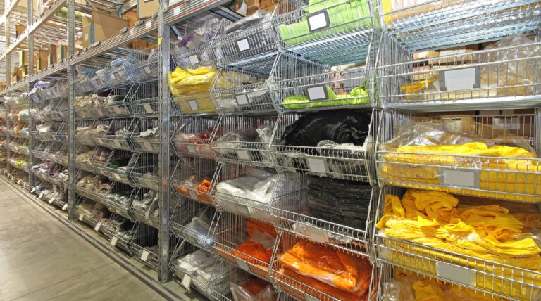  Overcoming the Challenges of Implementing Warehouse Automation in Retail-Featured